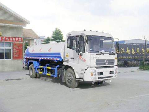 东风天锦10吨位国四洒水车