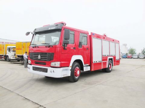 重汽8T水灌消防车
